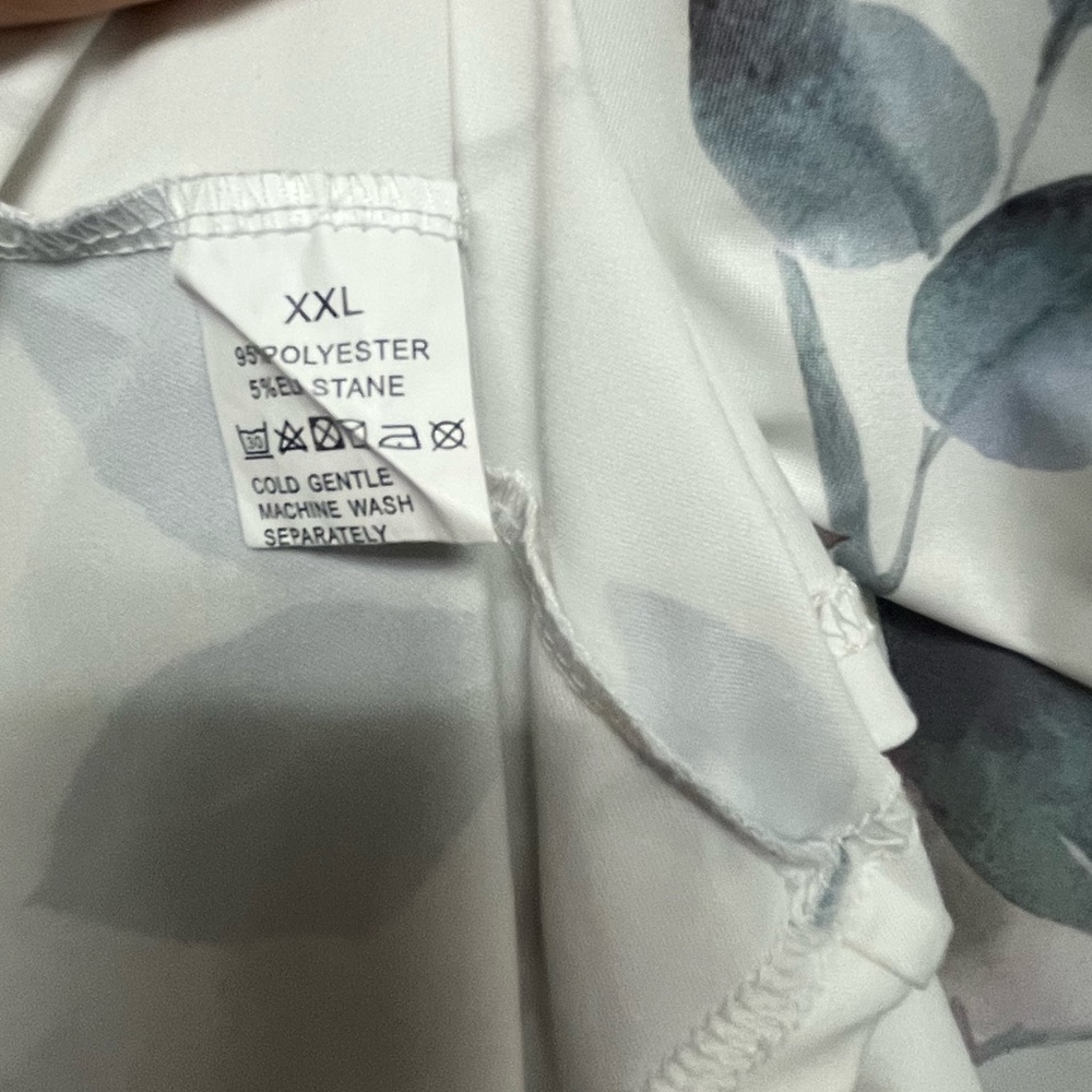 Chic Floral Maxi Dress in White and Gray - Picture 6 of 10